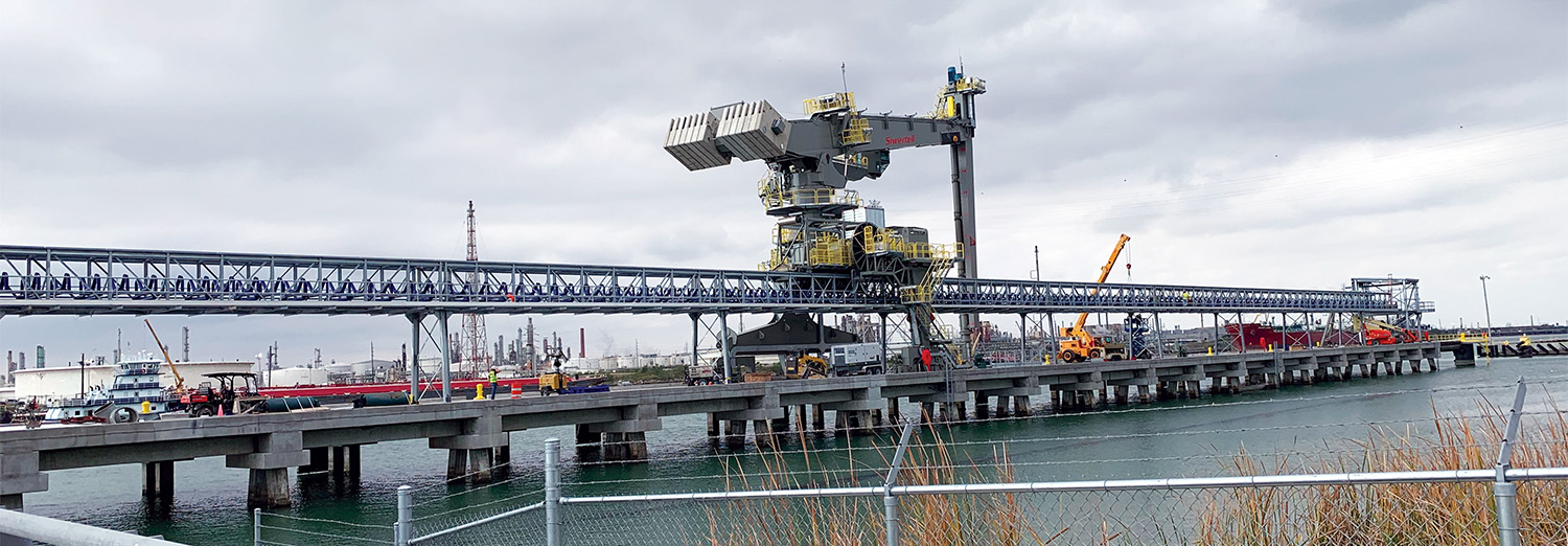 Siwertell ship unloader on a pier