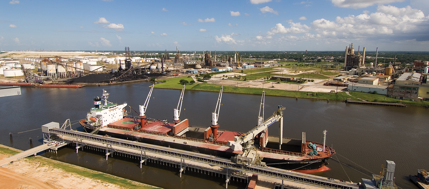 Siwertell cement ship unloader