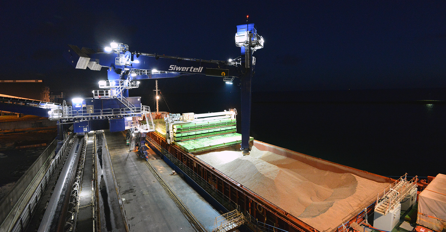 Siwertell machine unloading biomass