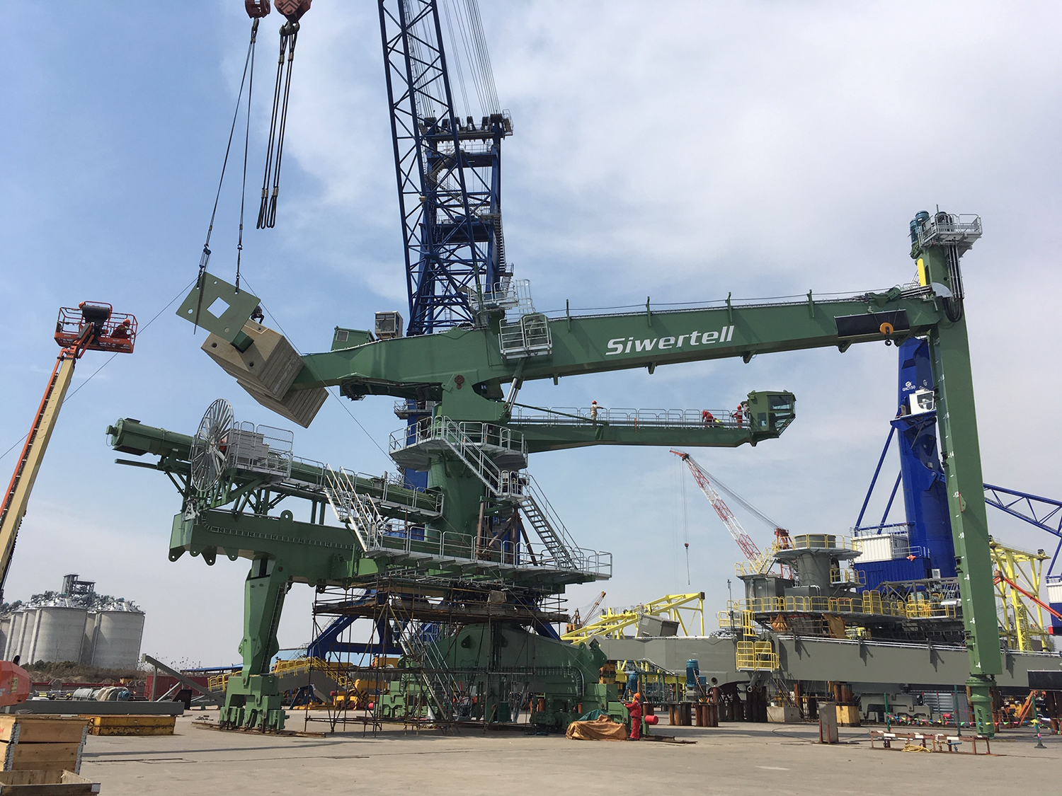 Siwertell ship unloader