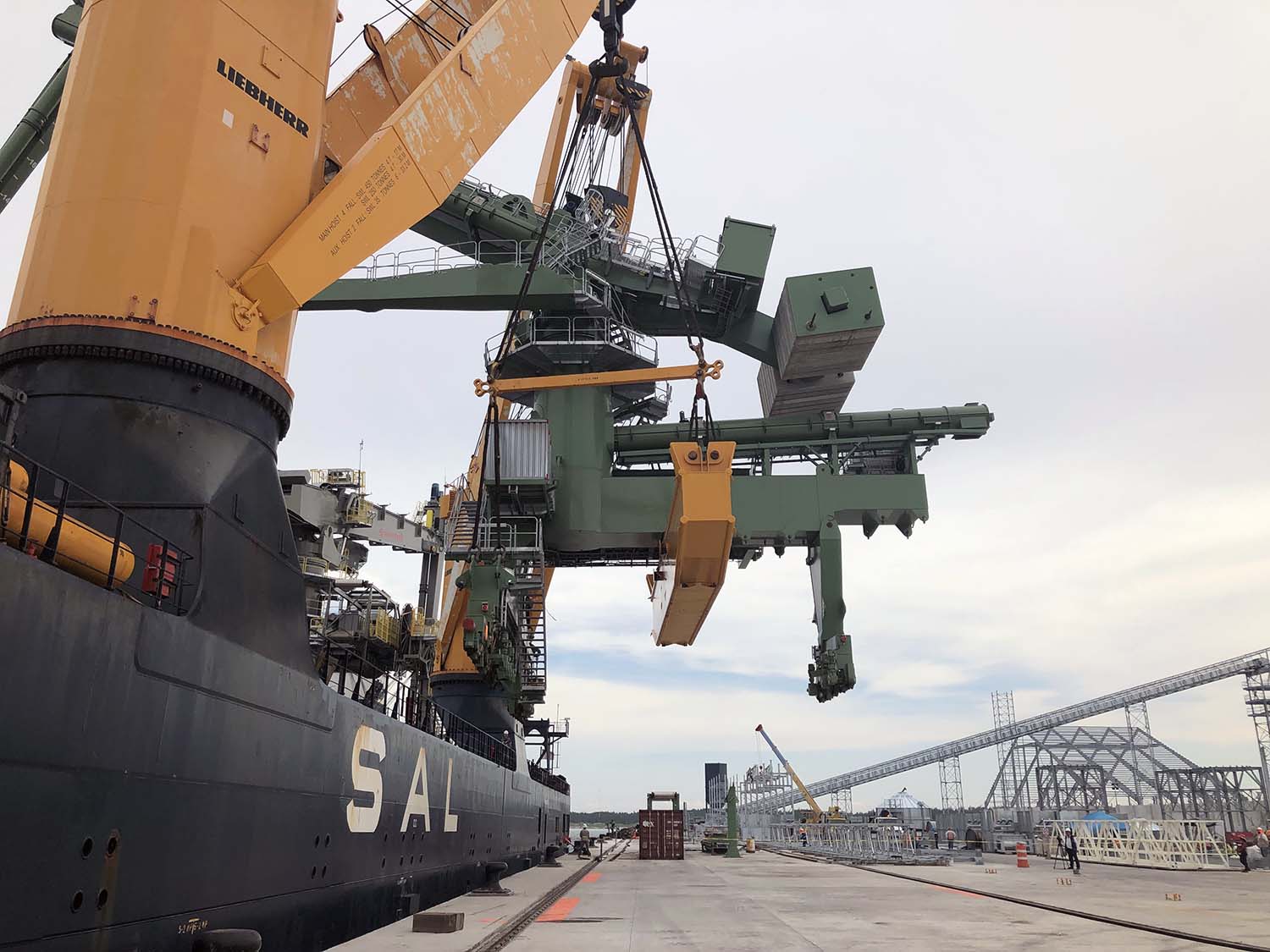 Unloading a Siwertell shp unloader