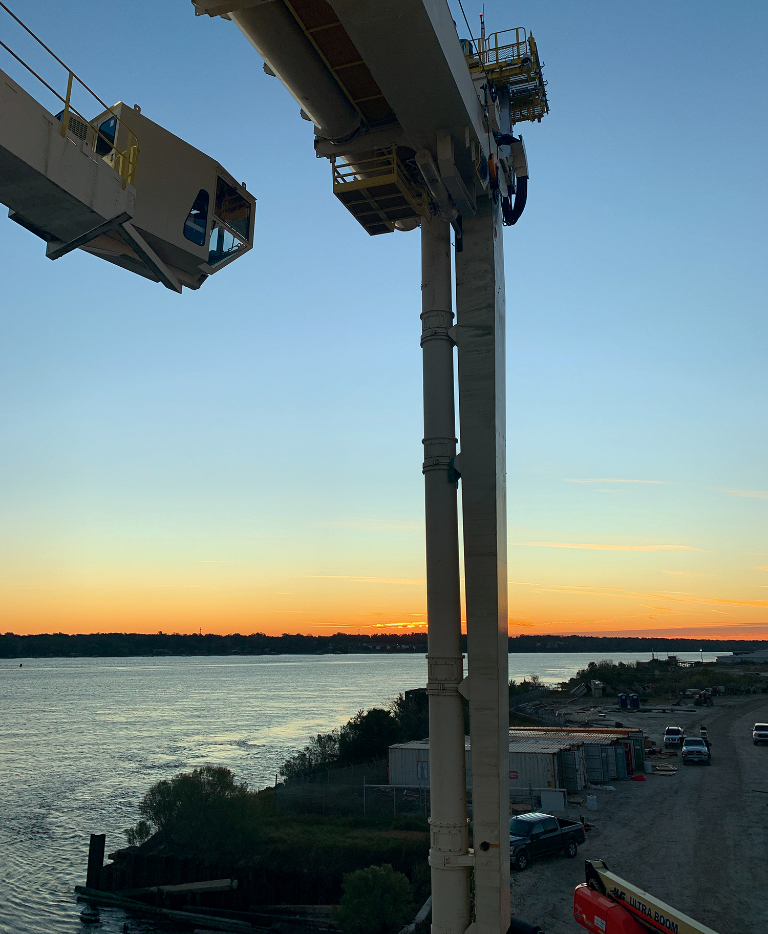 Siwertell unloader in sunset
