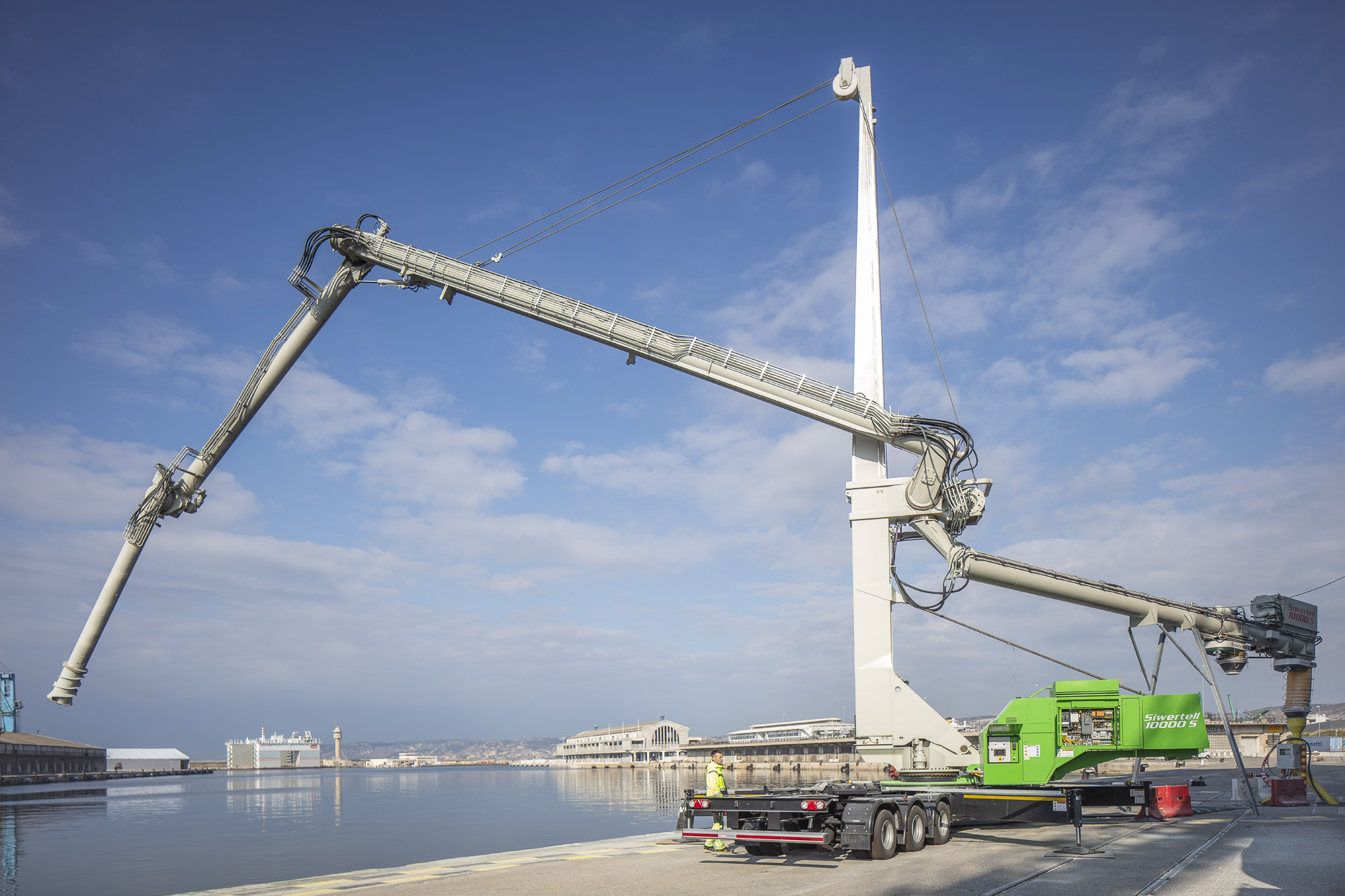 Siwertell road-mobile unloader