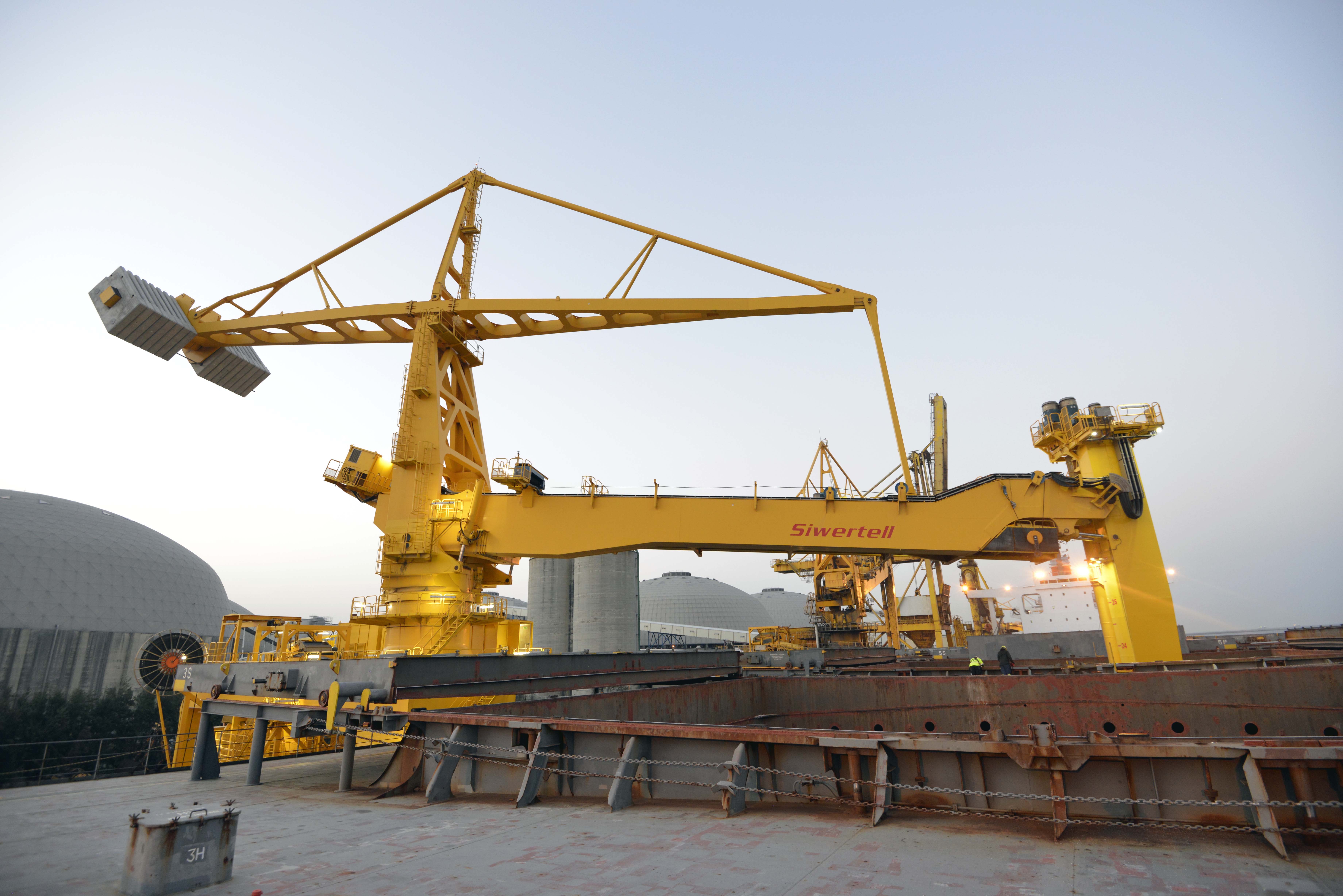 Siwertell salt unloader