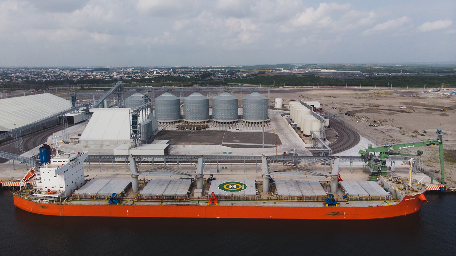 Siwertell ship unloader in Mexico