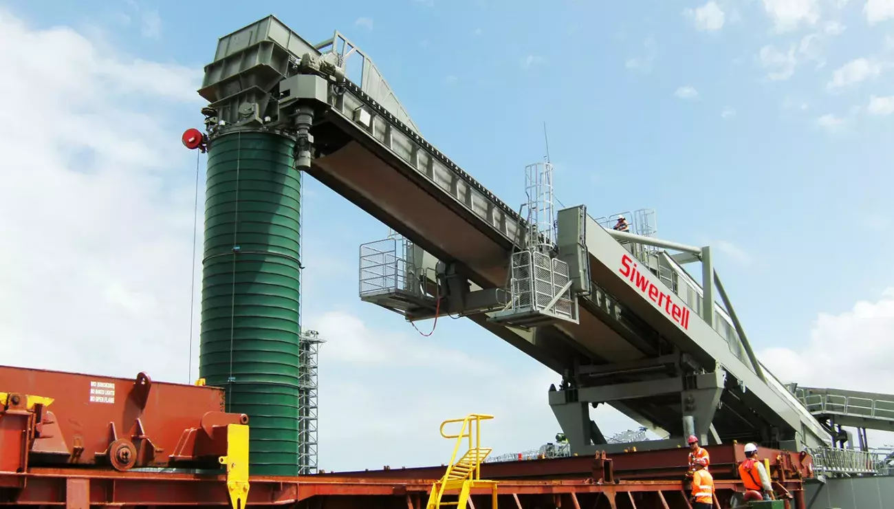 Siwertell ship loading telescopic arm with chute