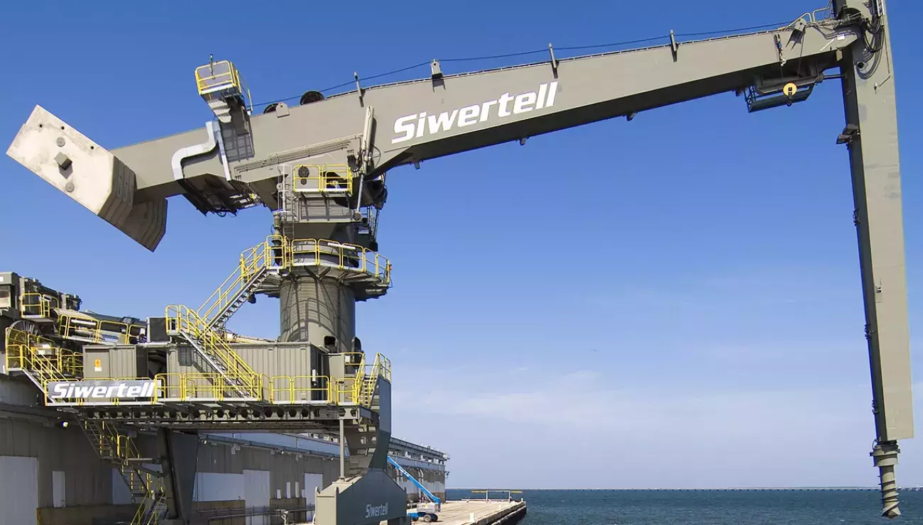 Siwertell ship unloader