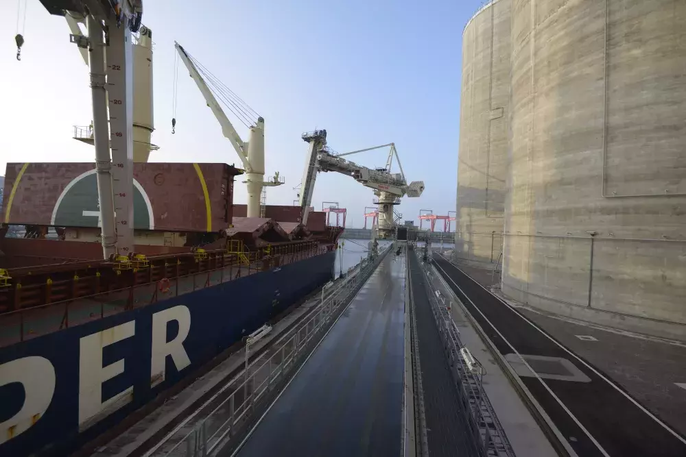 Siwertell ship unloader