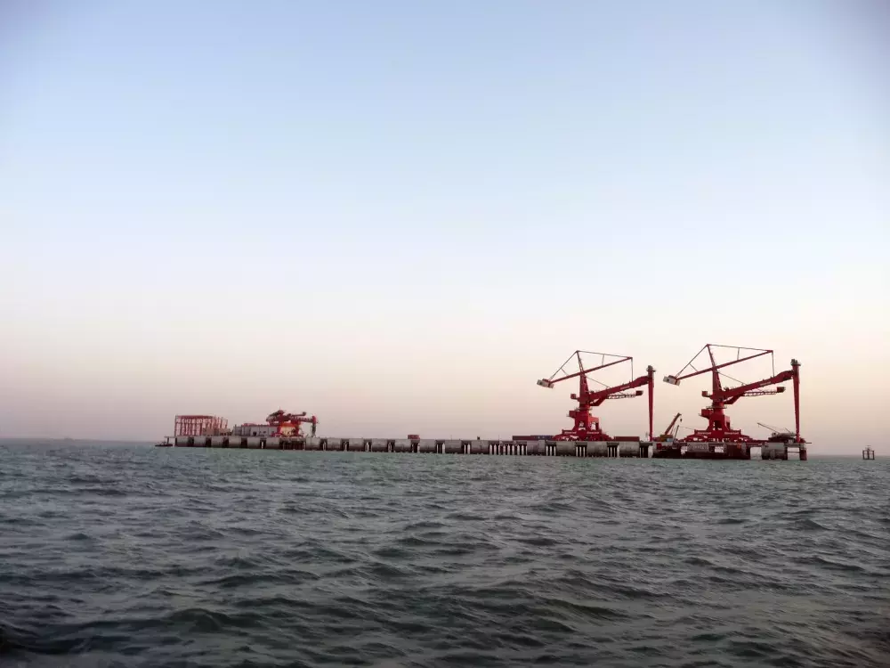 Two Siwertell ship unloaders