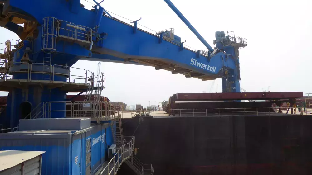 Siwertell ship unloader