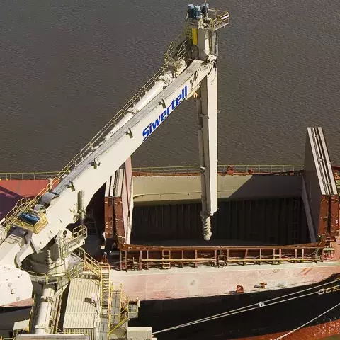 White Siwertell Ship unloader in operation