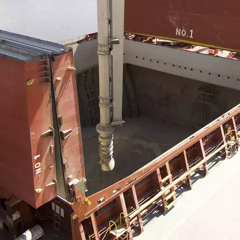 White Siwertell Ship unloader in operation