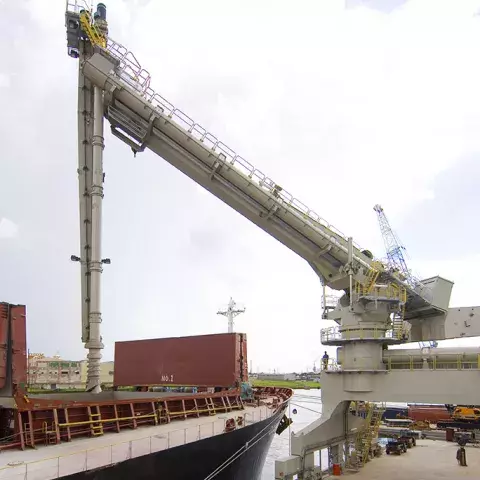 White Siwertell Ship unloader in operation