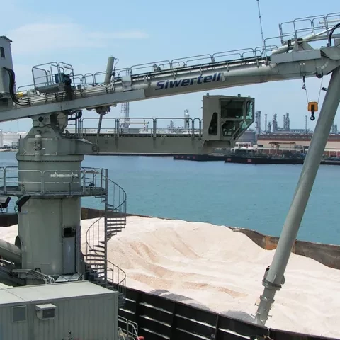 White Siwertell Ship unloader in operation