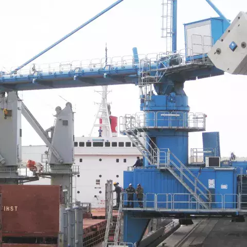 Blue Siwertell Ship unloader in operation