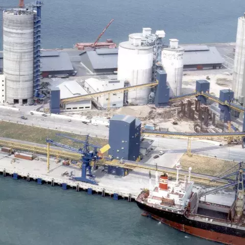 Blue Siwertell Terminal in operation