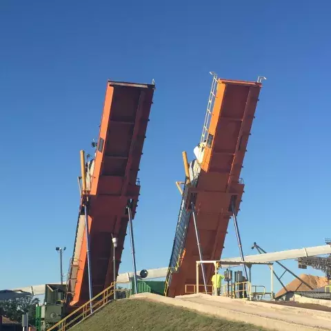 Truck unloading Bruks Siwertell 