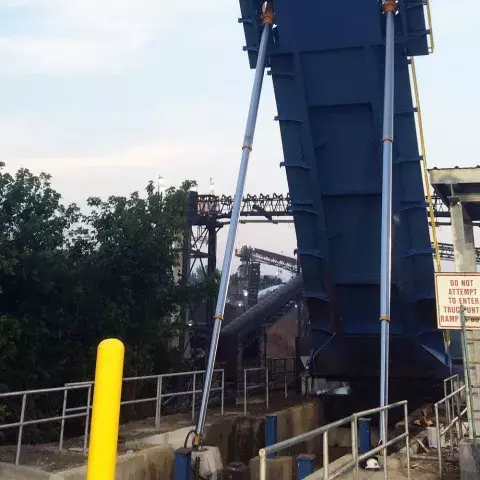 Bruks Siwertell truck unloading