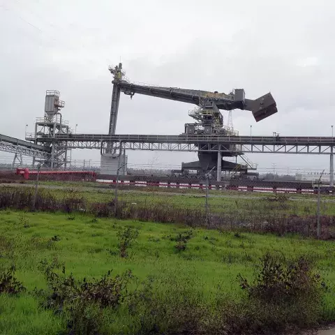 Siwertell ship unloader with conveyors