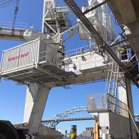 Siwertell ship unloader