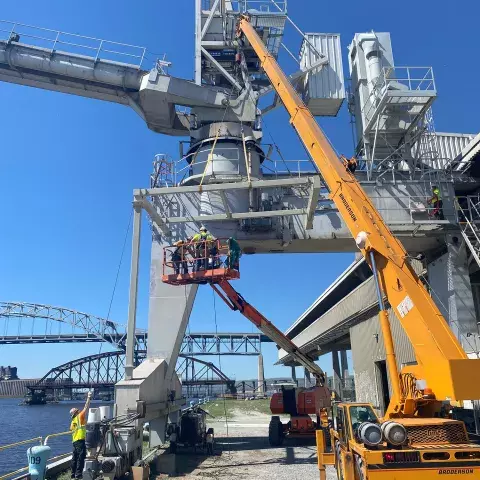 Siwertell ship unloader