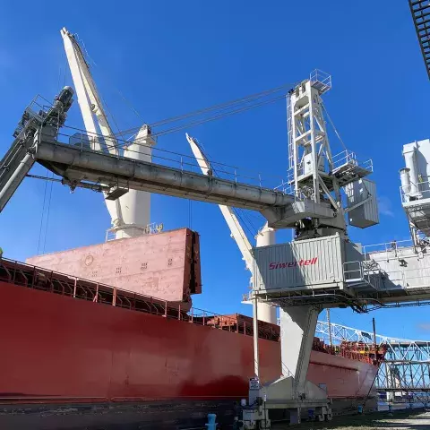 Siwertell ship unloader