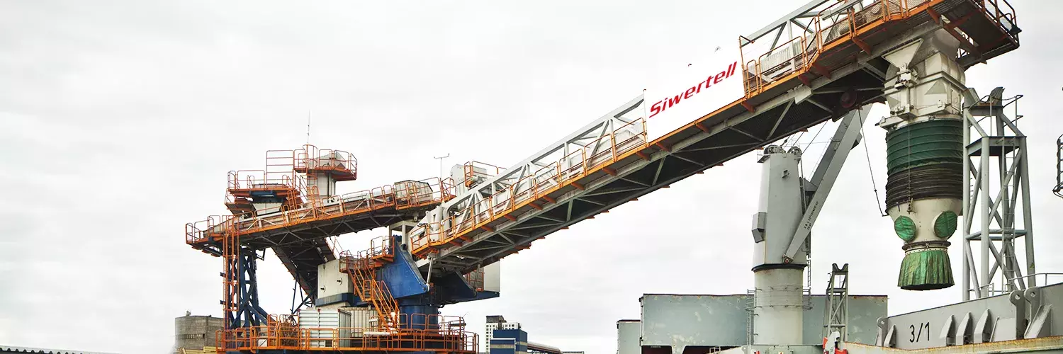A Siwertell Ship Loader handling grain and fertilizers