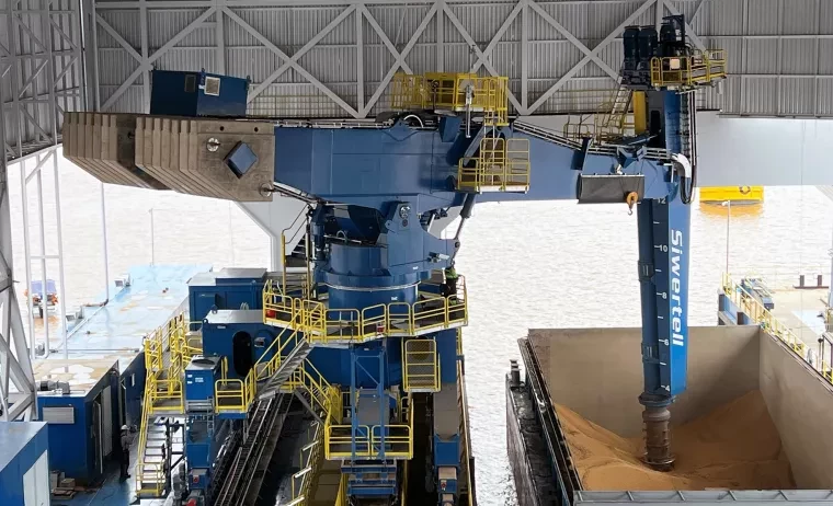 Siwertell ship unloader