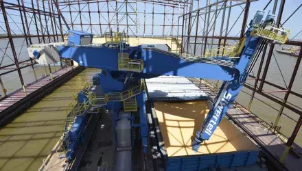 ship unloader with totally enclosed conveyors