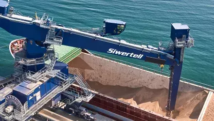 Siwertell ship unloader