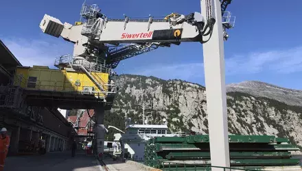 Siwertell ship unloader