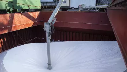 Bruks Siwertell road-mobile unloader handling alumina in France