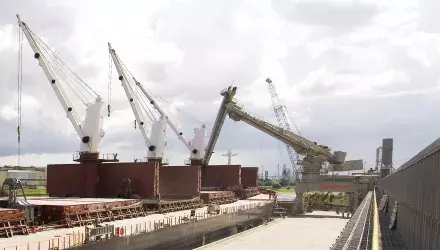 Siwertell ship unloader