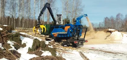 mobile chipper chipping