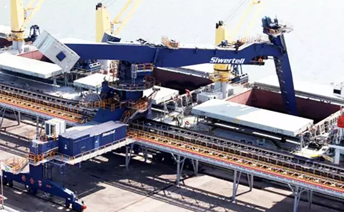 Blue Siwertell Ship unloader in operation