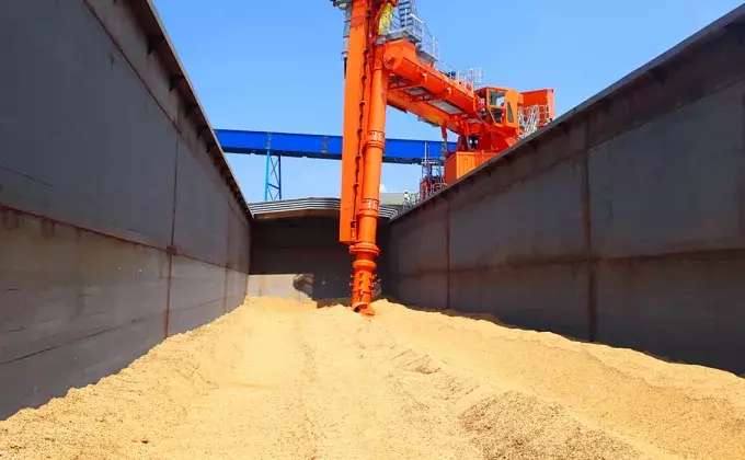 Orange Siwertell Ship unloader in operation