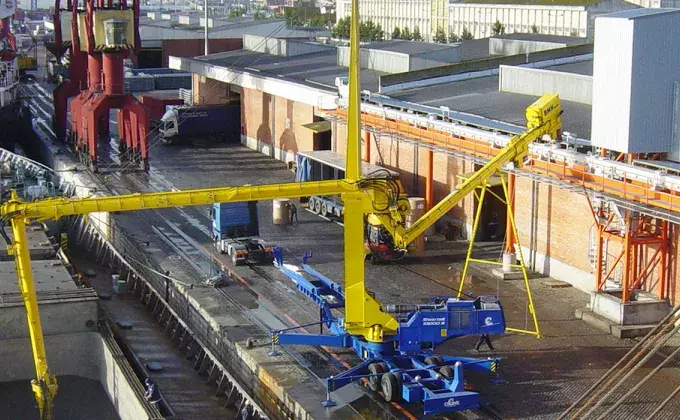 Yellow Siwertell Ship unloader in operation