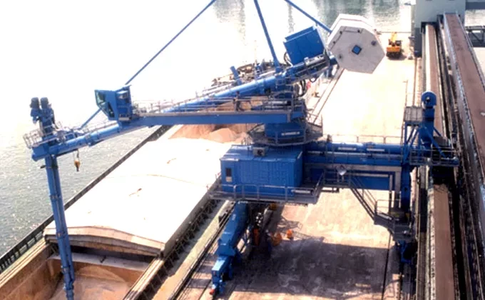 Blue Siwertell Ship unloader in operation