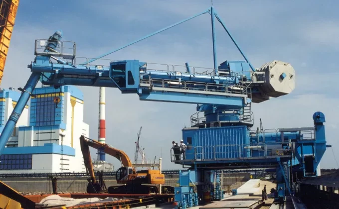 Blue Siwertell Ship unloader for limestone, South Korea