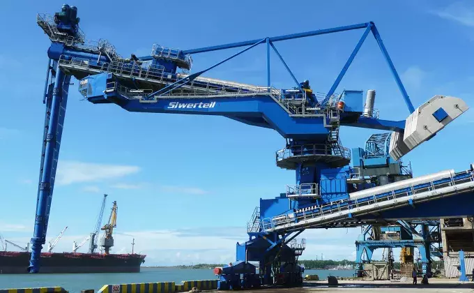 Blue Siwertell Ship unloader for sulphur and rock phosphate, India