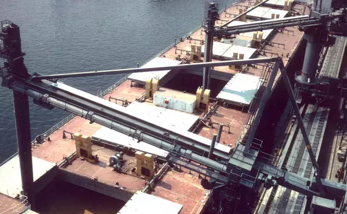 Siwertell Ship unloader in operation