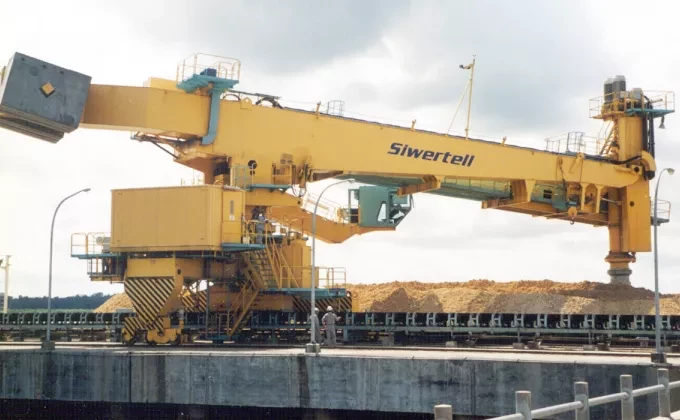 Yellow Siwertell Ship unloader in operation