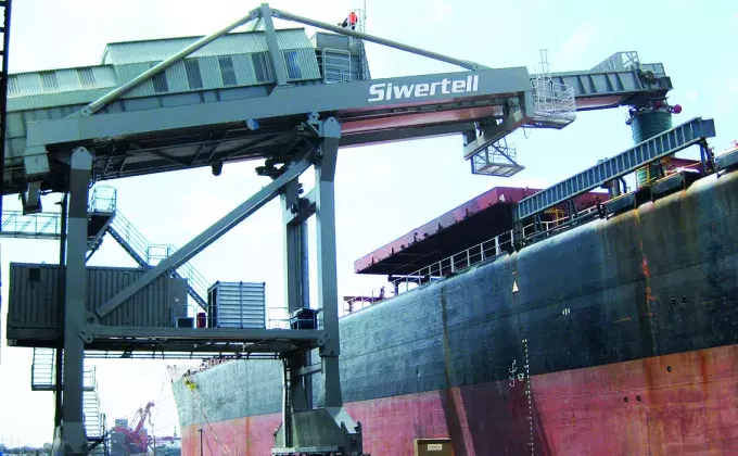 Grey Siwertell Ship loader in operation