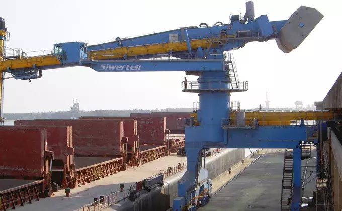 Blue Siwertell Ship unloader in operation