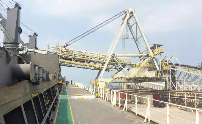 Siwertell ship loader in operation