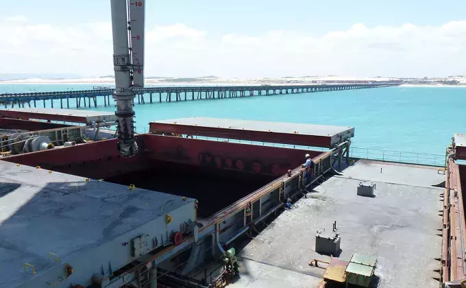 Siwertell Ship unloader in operation