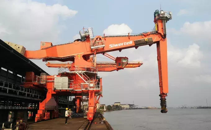 Orange Siwertell Ship unloader for coal, China