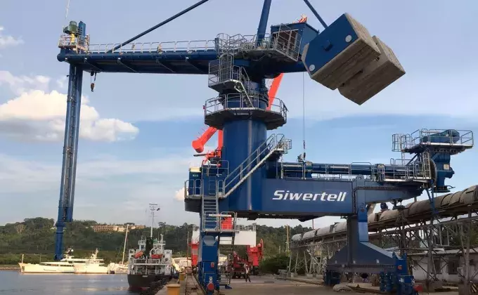 Siwertell ship unloader in Indonesia
