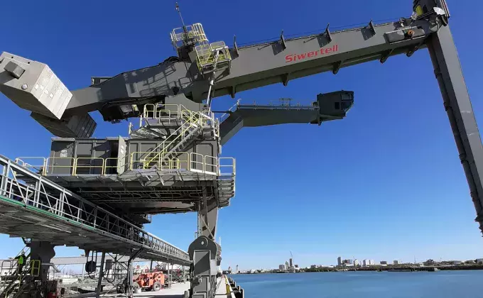 Siwertell ship unloader