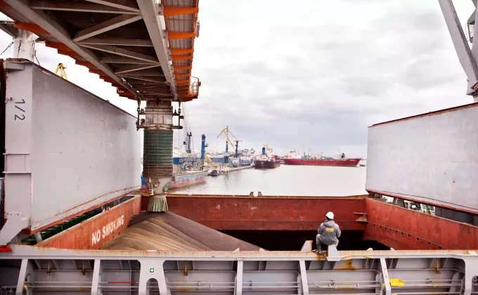 ship loader in port